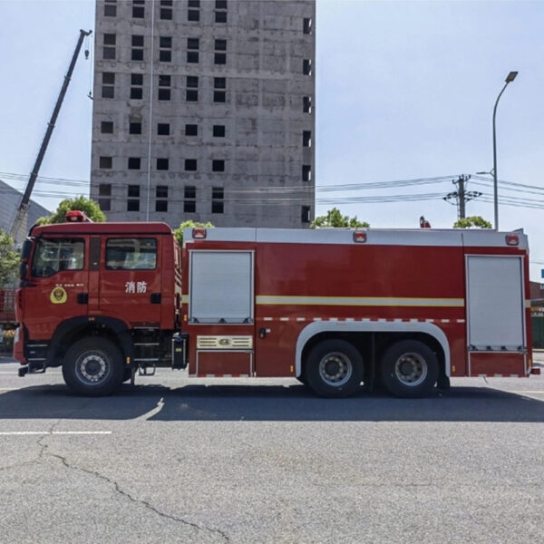 ⁦Responding Airport Fire Truck Fire Engine Red⁩ – תמונה ⁦5⁩