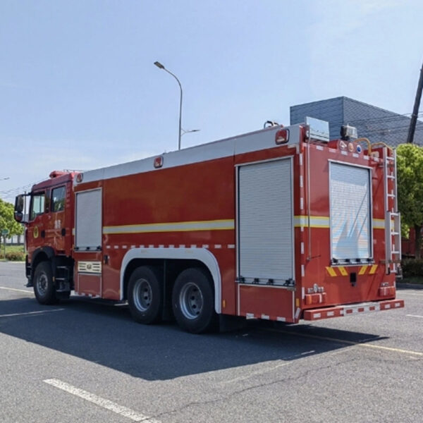 ⁦Responding Airport Fire Truck Fire Engine Red⁩ – תמונה ⁦2⁩