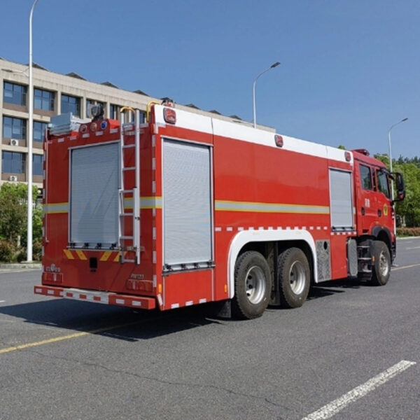 ⁦Responding Airport Fire Truck Fire Engine Red⁩ – תמונה ⁦3⁩