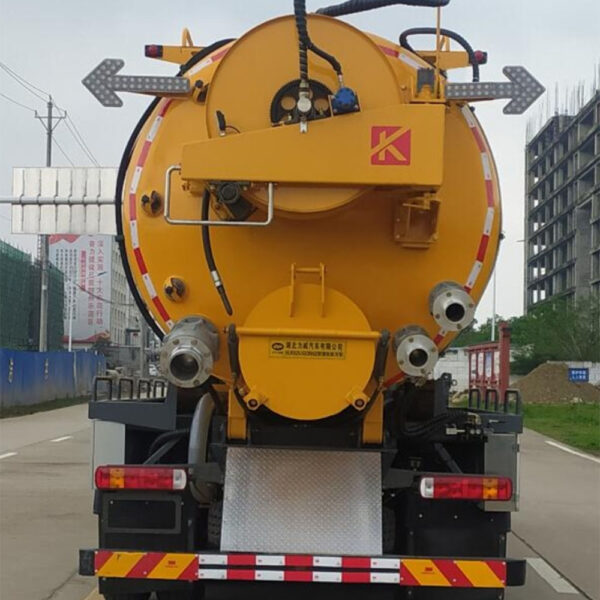 Sewer Cleaning Truck - Image 2